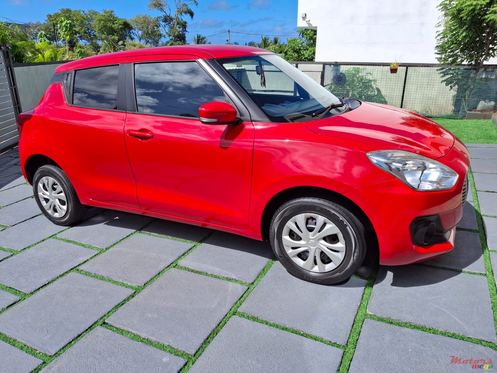 2018' Suzuki Swift photo #1