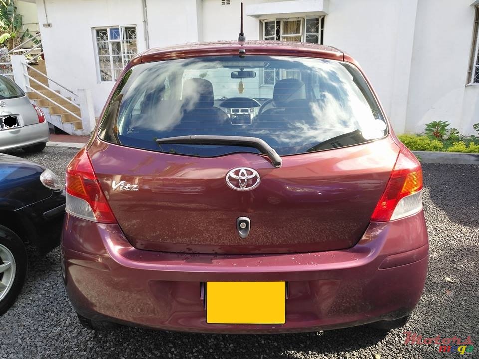 2011' Toyota Vitz photo #3