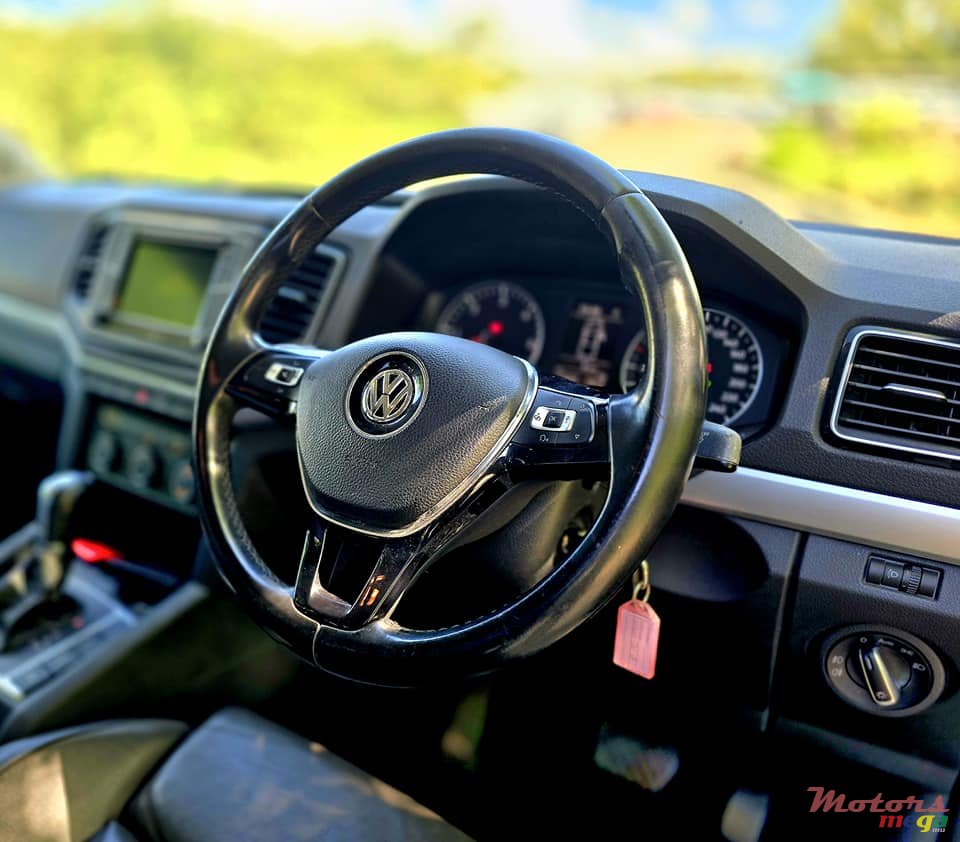 2018' Volkswagen Amarok photo #6
