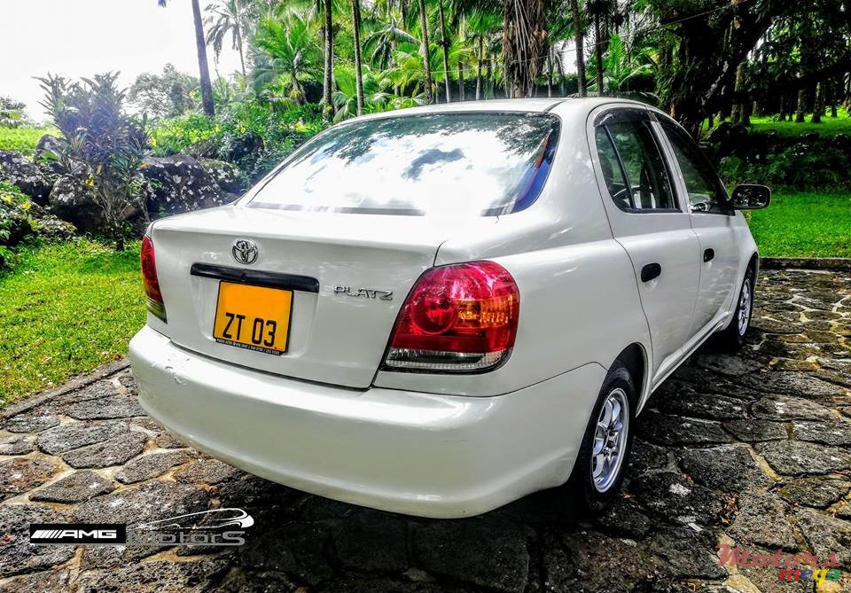 2003' Toyota Platz photo #4