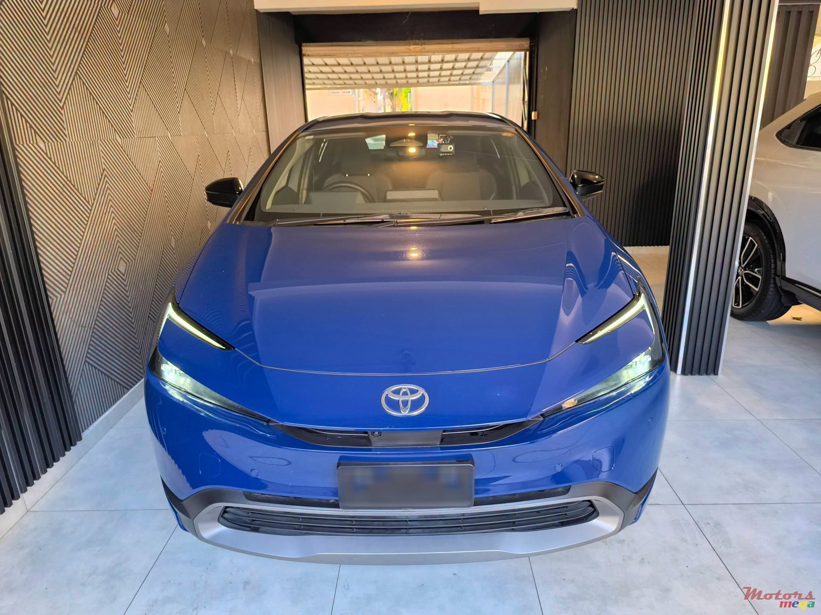 2023' Toyota Prius photo #2
