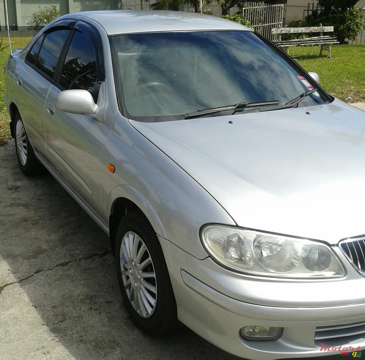 2001' Nissan photo #1