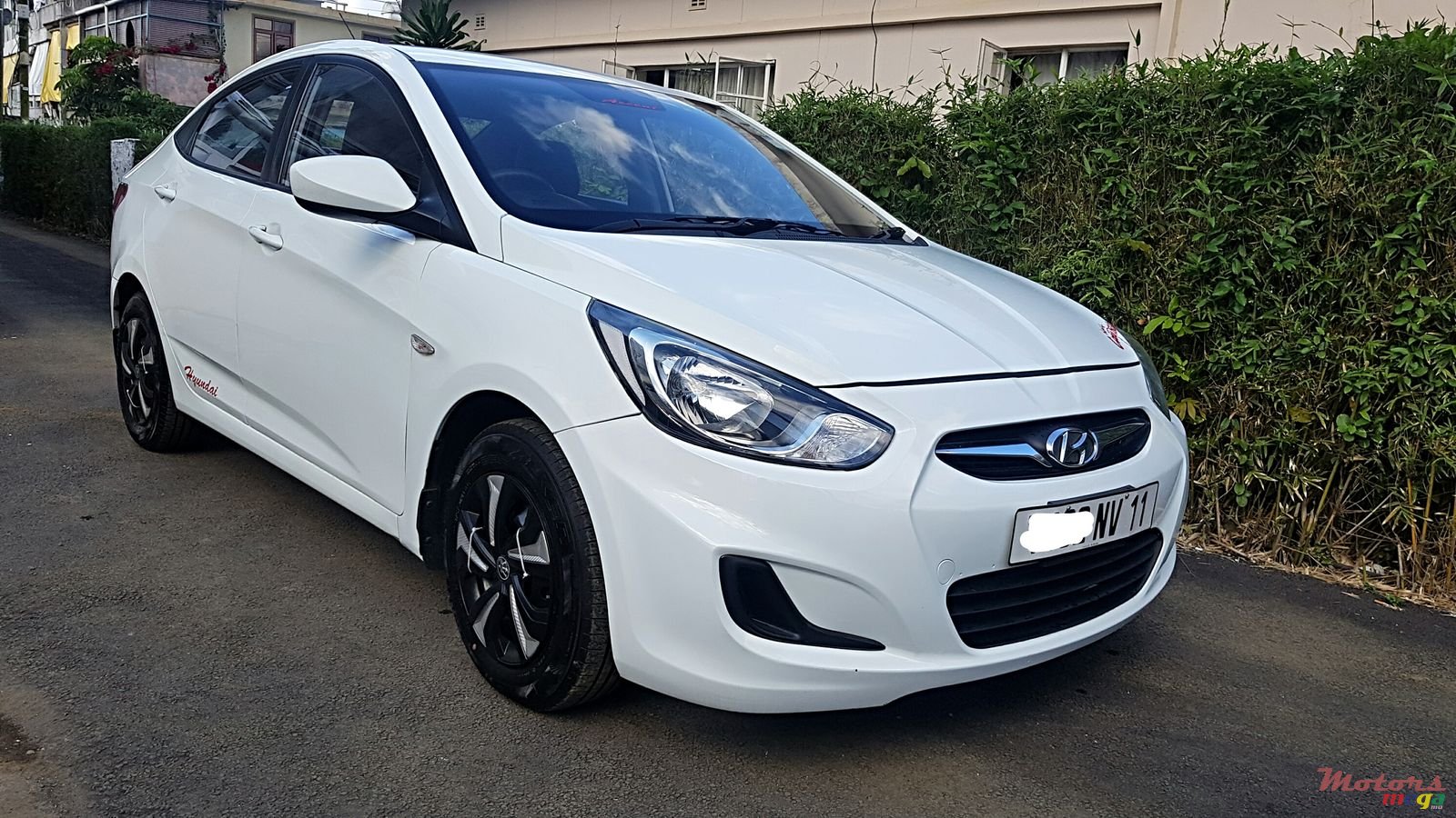 2011' Hyundai Accent photo #1