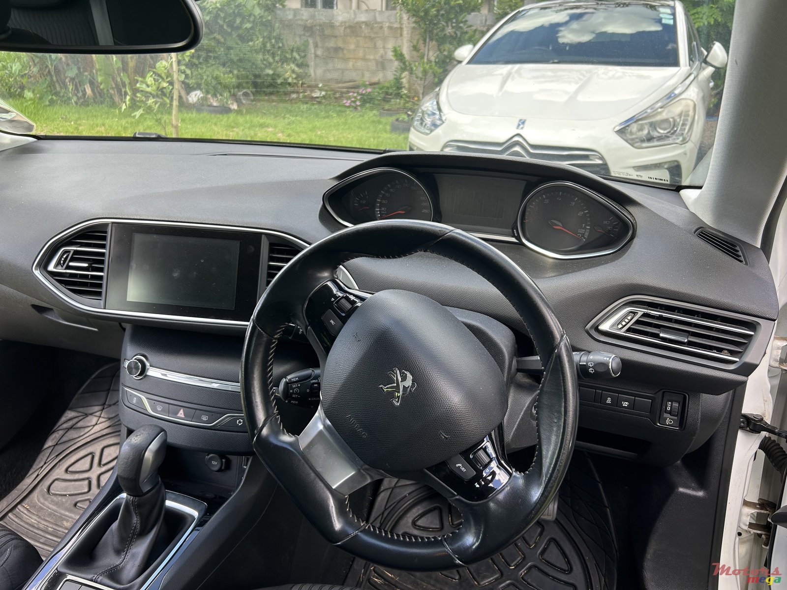 2015' Peugeot 308 photo #4