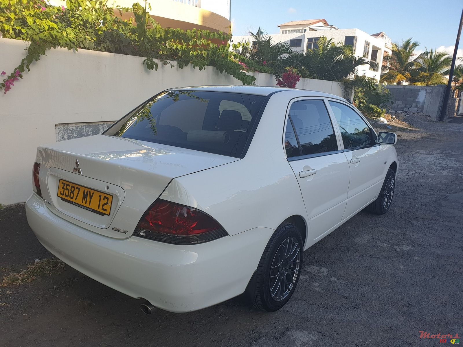 2012' Mitsubishi Lancer photo #5