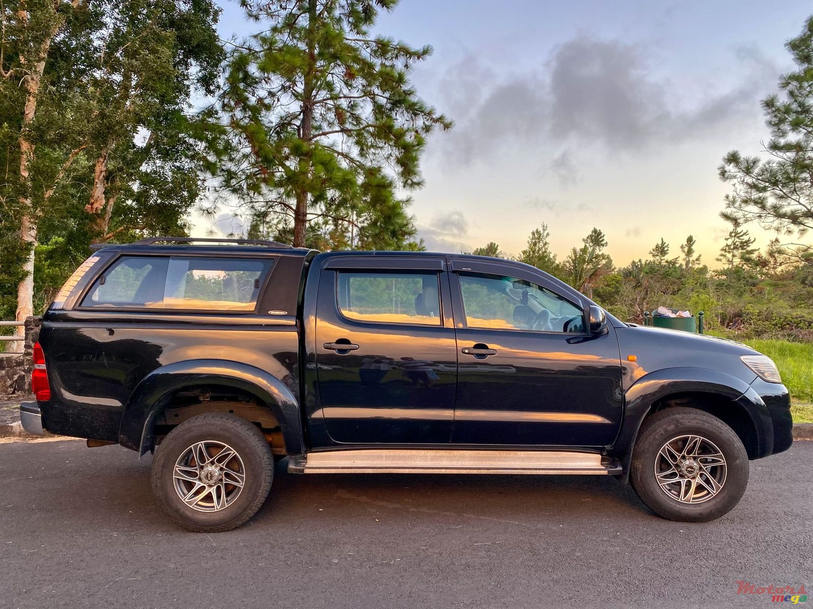 2013' Toyota Hilux 2500 turbo 4x2 photo #1