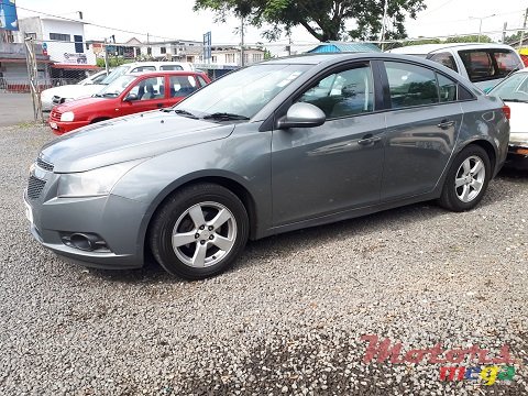 2011' Chevrolet Cruze photo #3