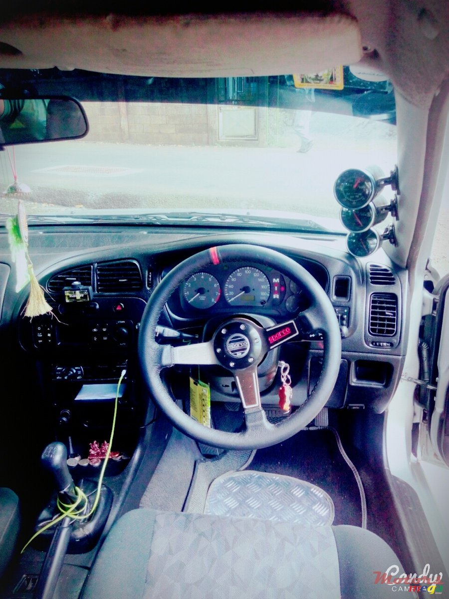 1995' Mitsubishi Lancer Evolution photo #2