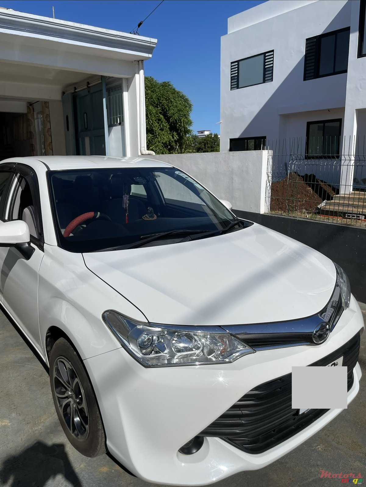 2017' Toyota Corolla Axio photo #2