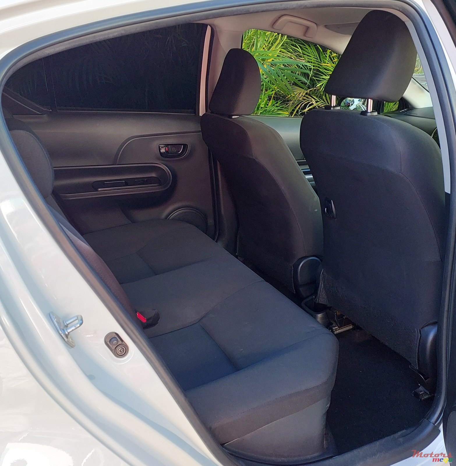 2017' Toyota Aqua photo #6