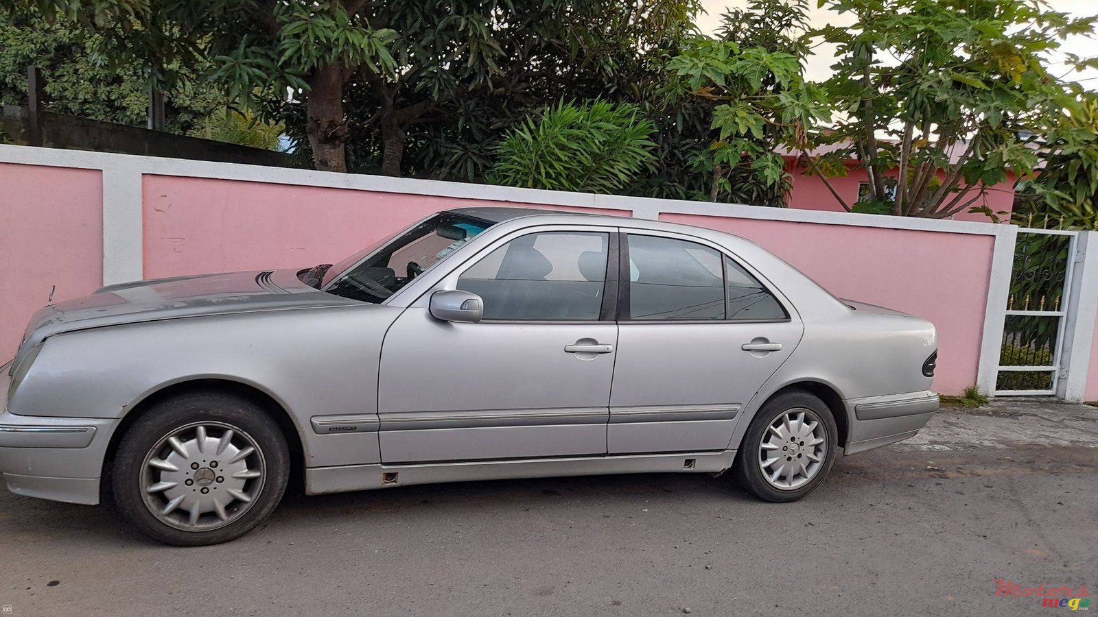 2001' Mercedes-Benz photo #2