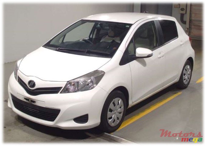 2014' Toyota Vitz photo #1