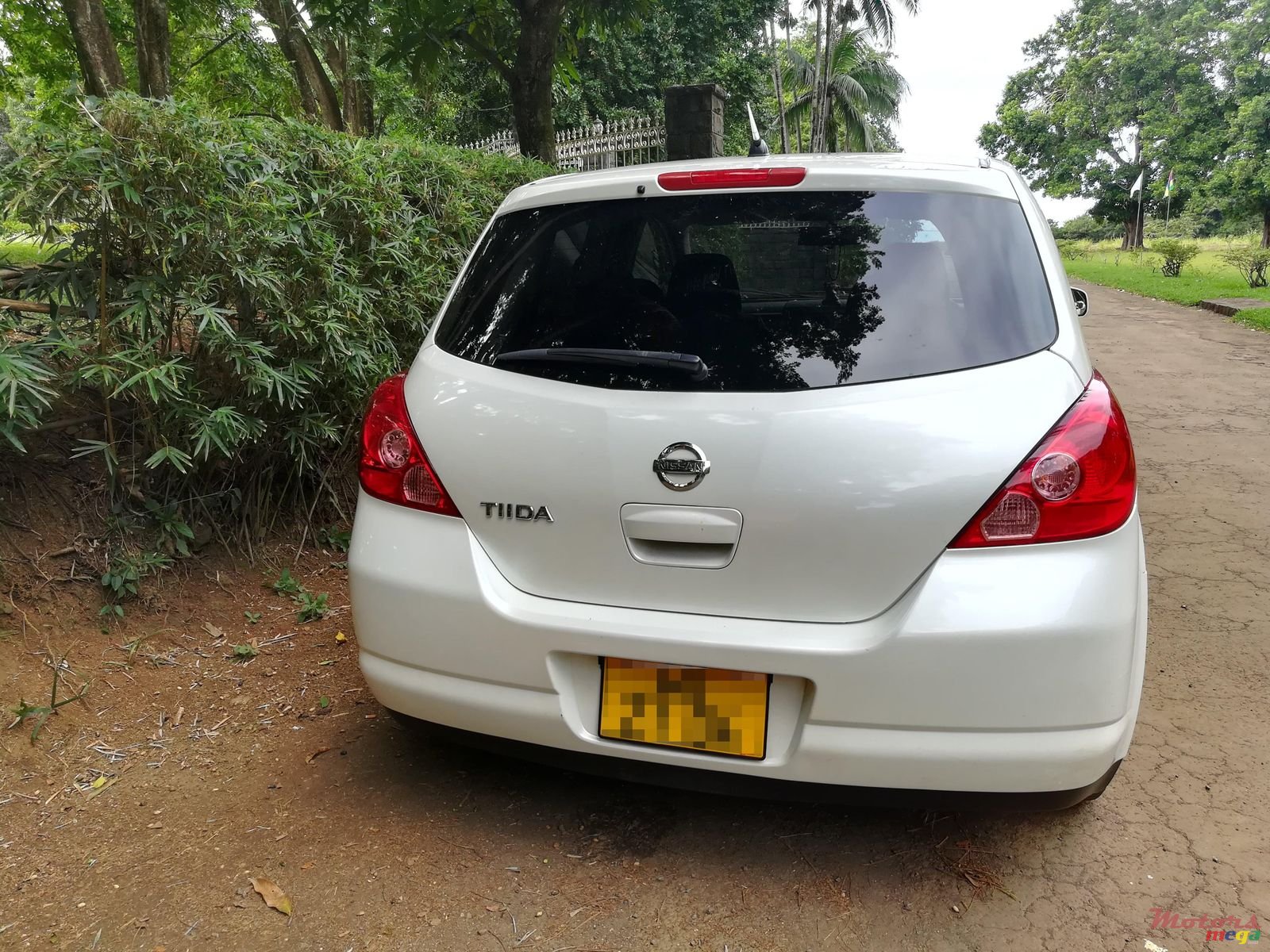 2004' Nissan Tiida photo #5