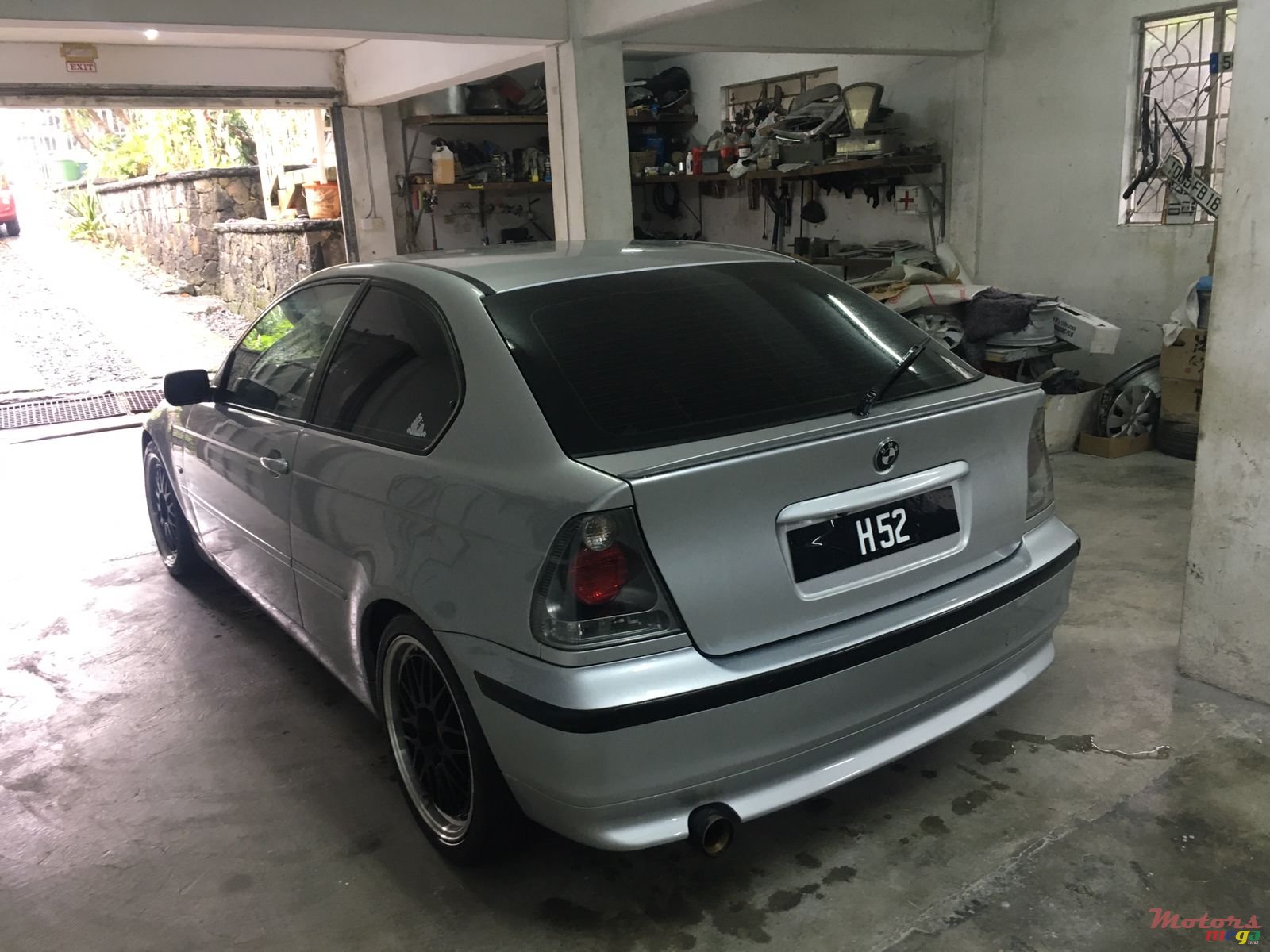 2003' BMW 3 Series Compact photo #5