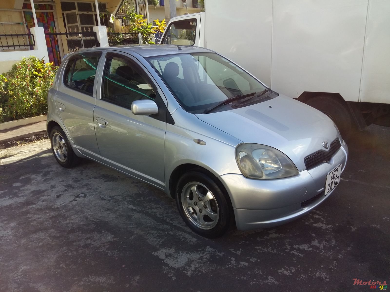 2000' Toyota Vitz photo #2