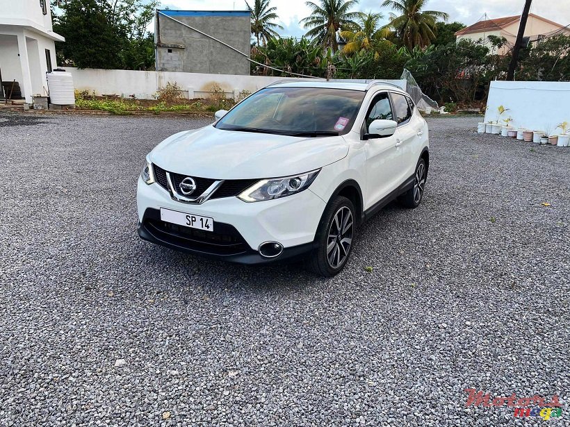 2014' Nissan Qashqai Auto 1.6L Turbo Diesel photo #2