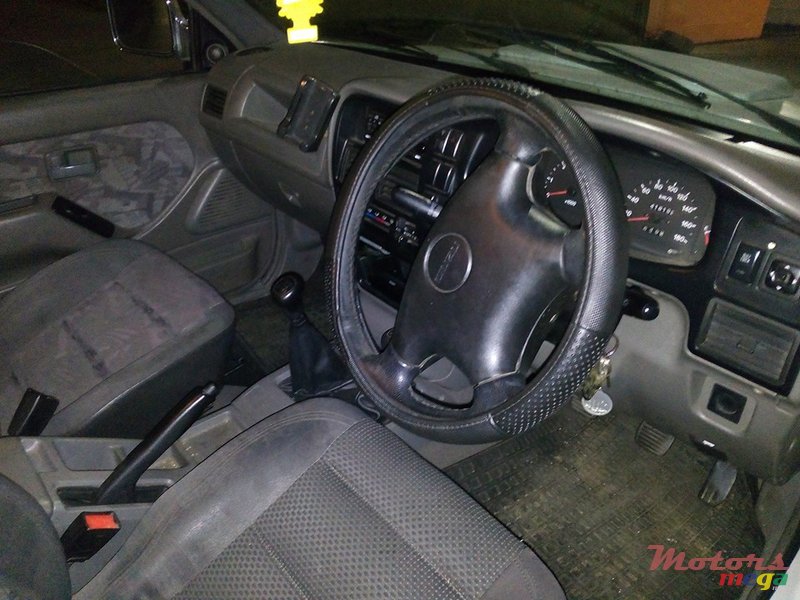 2004' Isuzu 4x4 turbo full option photo #4