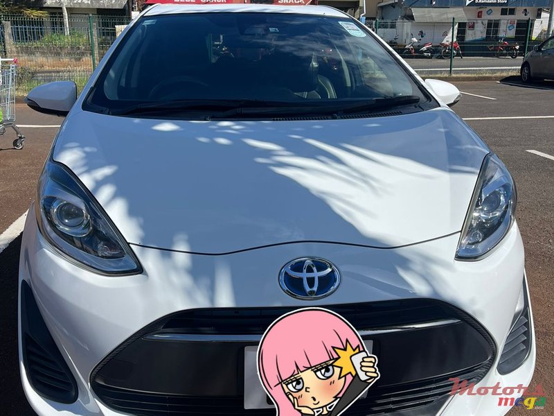 2018' Toyota Aqua Hatchback photo #1