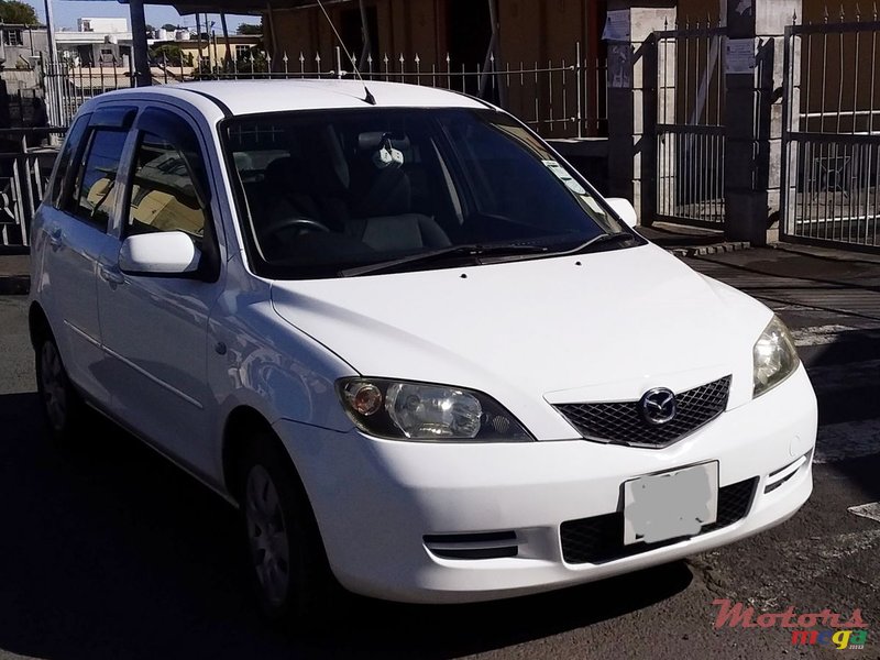 2005' Mazda Demio photo #1