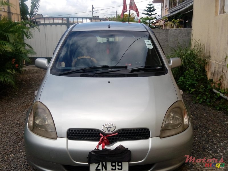 1999' Toyota Vitz photo #3