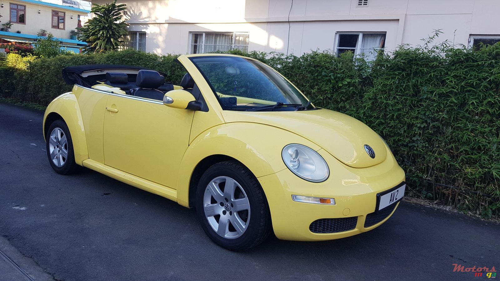 2009' Volkswagen Beetle Cabriolet photo #1