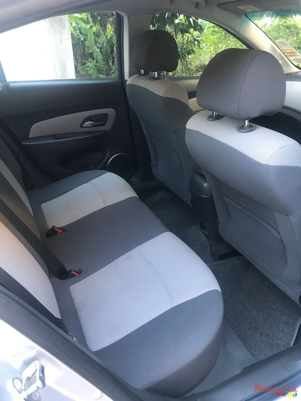 2010' Chevrolet Cruze photo #3