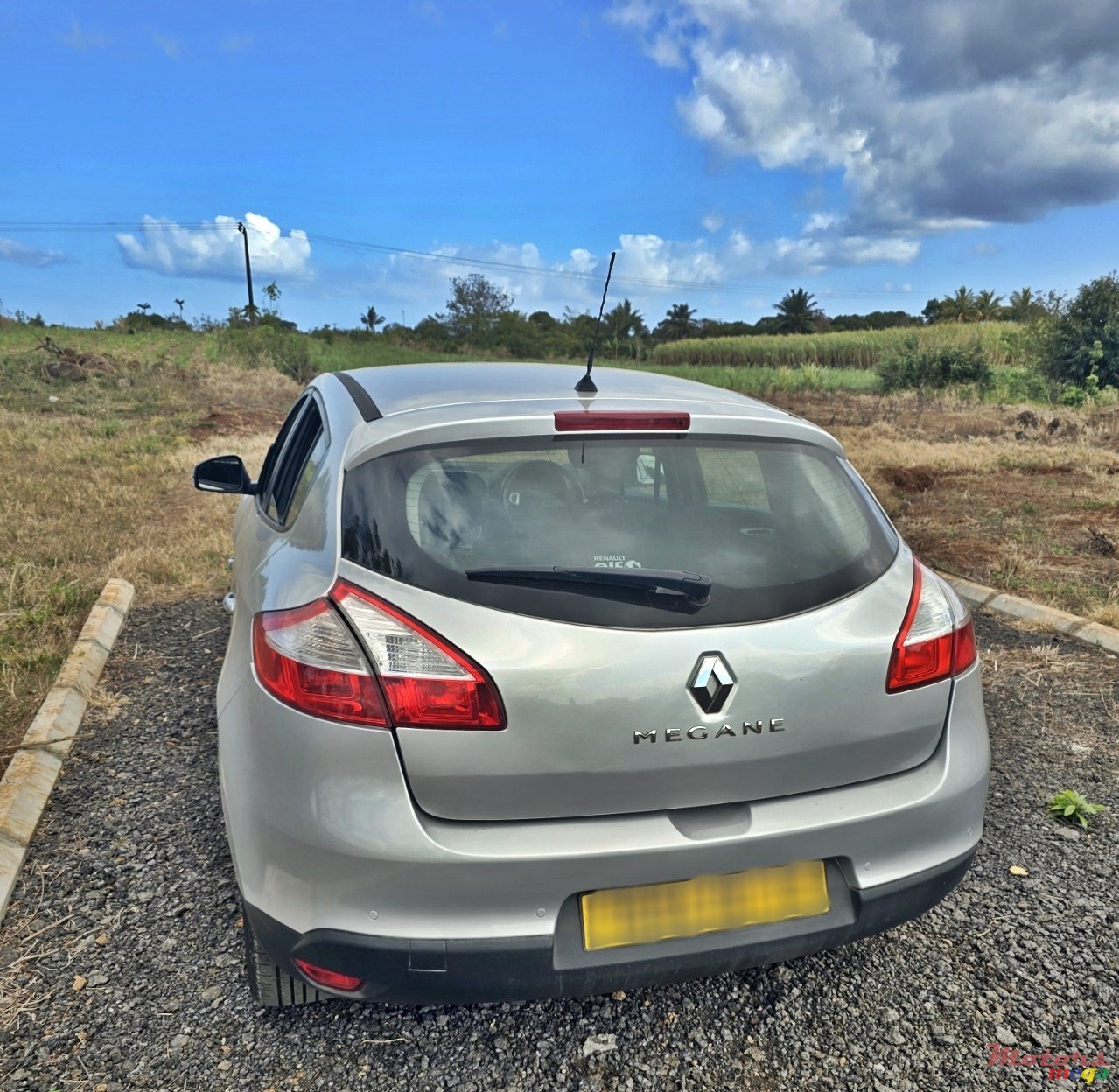 2012' Renault Megane photo #3