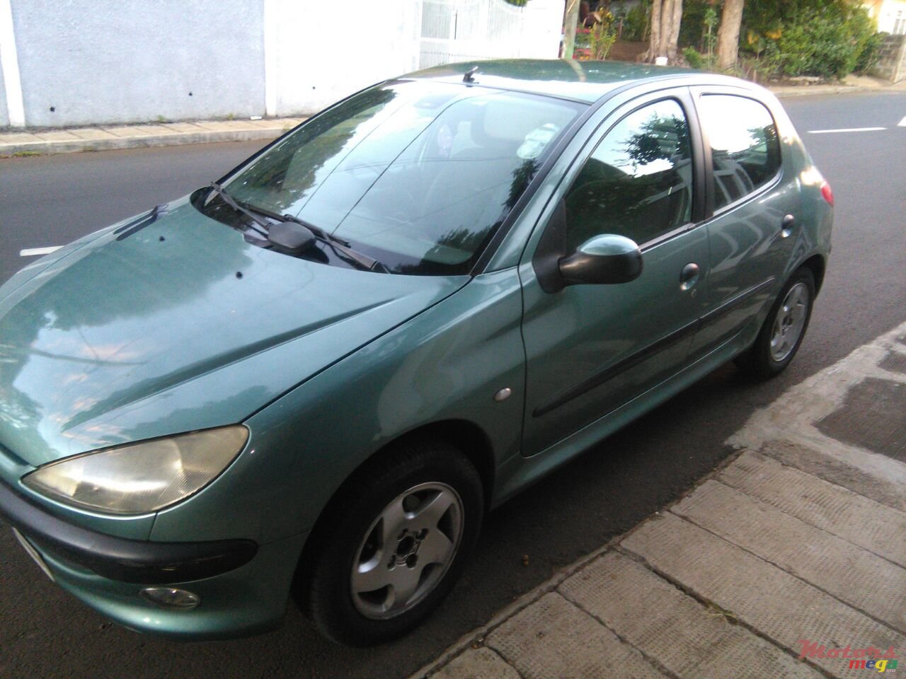 2000' Peugeot 206 photo #2
