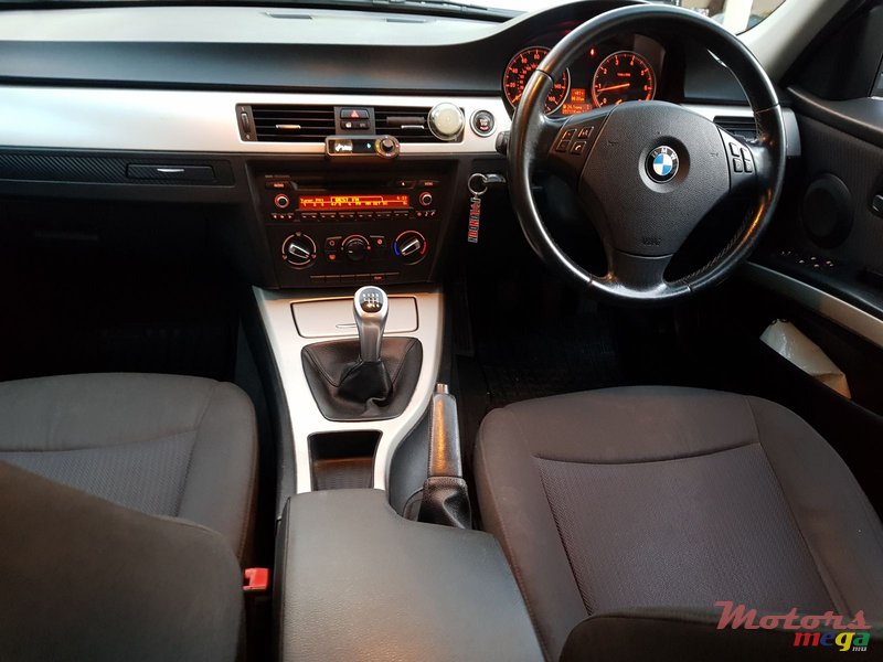 2010' BMW 318 photo #5