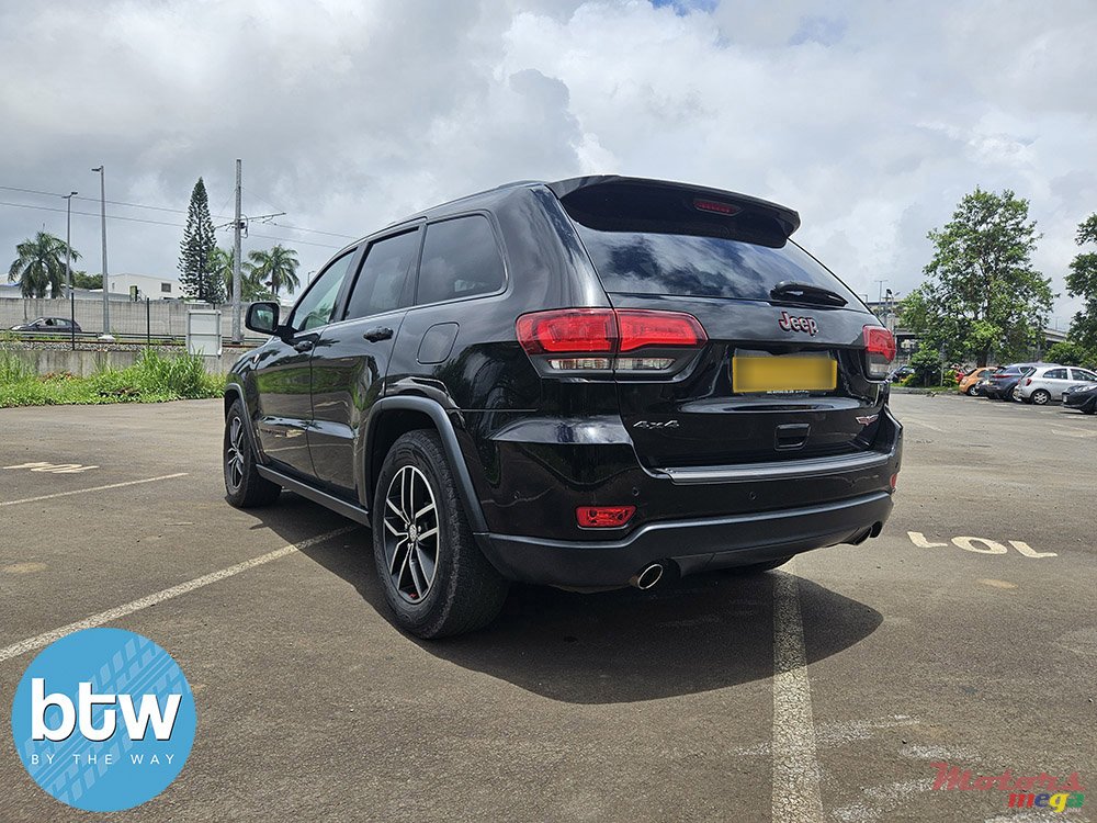 2020' Jeep Grand Cherokee V6 TRAILHAWK photo #3