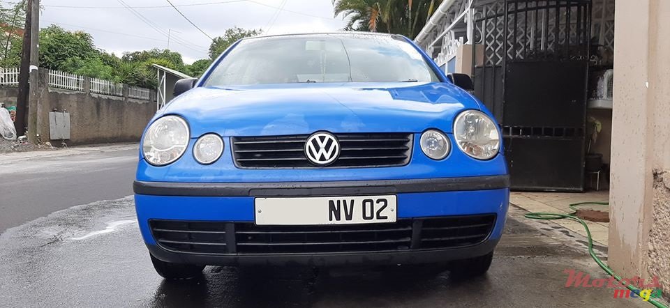 2002' Volkswagen Polo photo #2