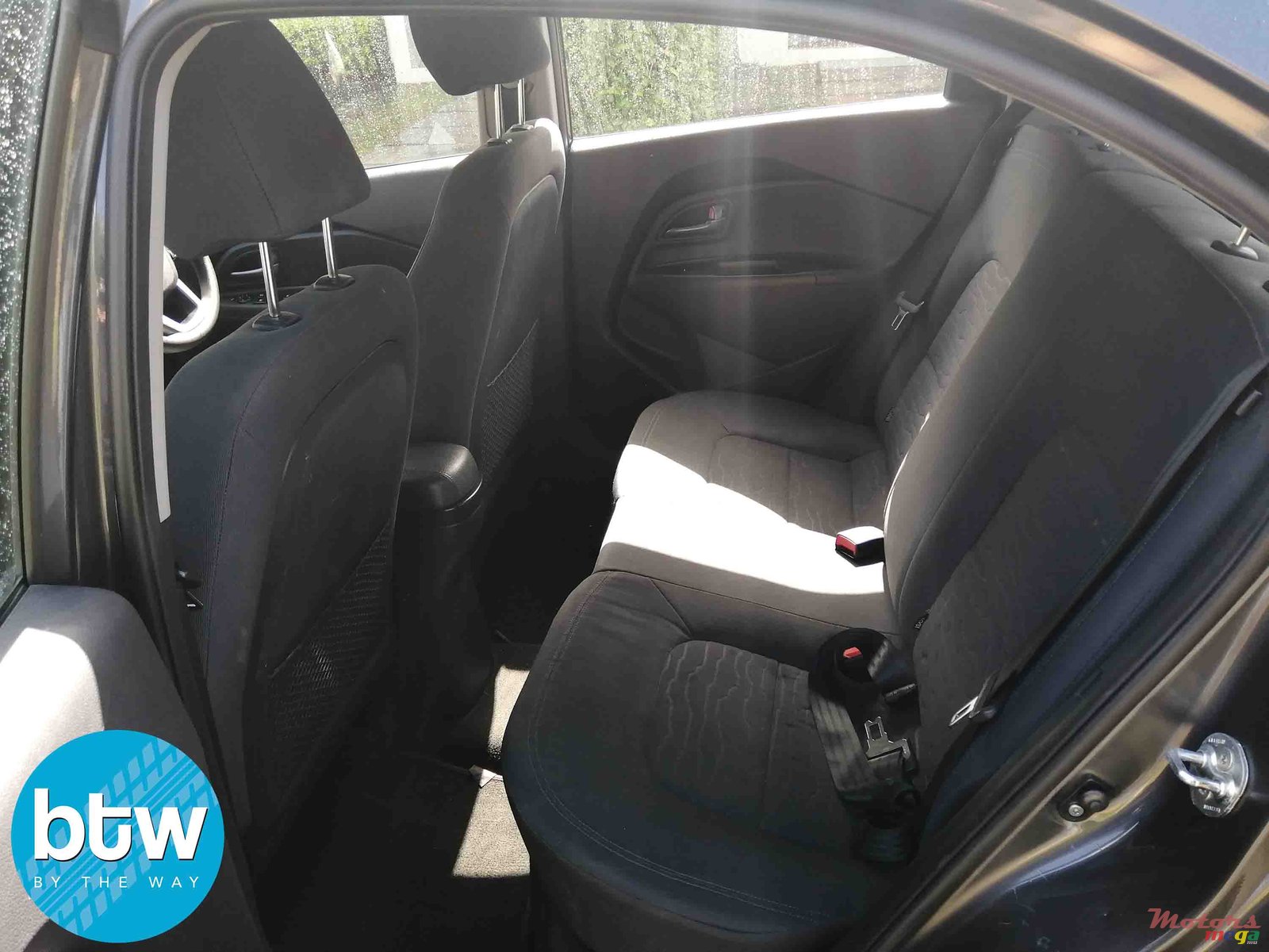 2012' Kia Rio photo #5