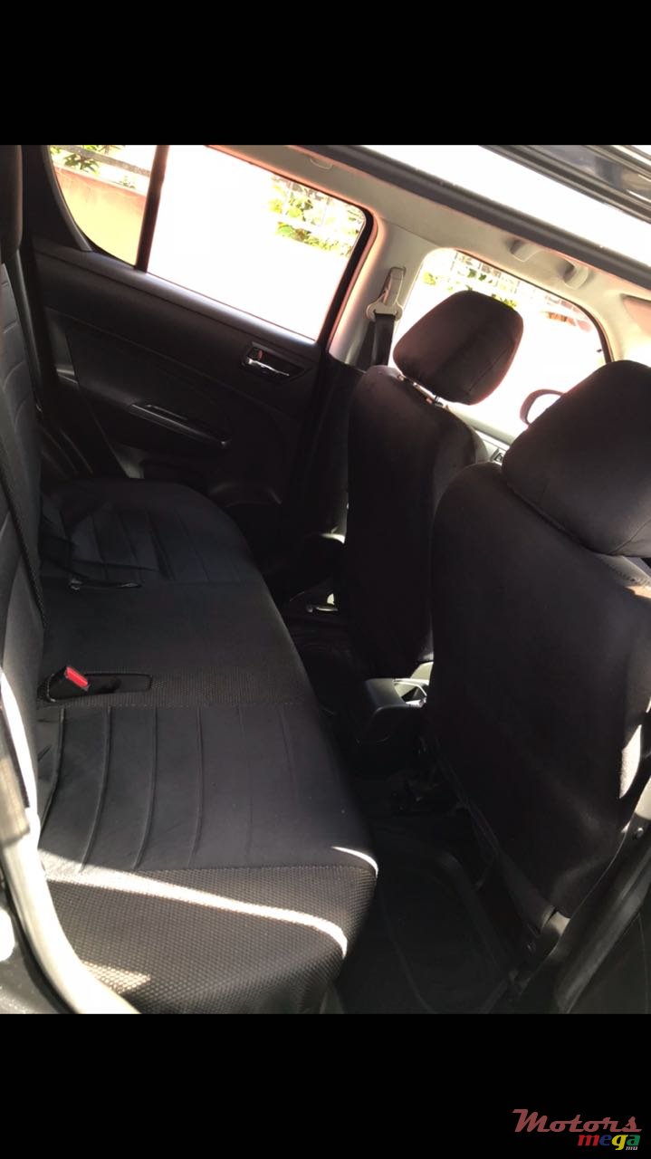 2011' Suzuki Swift photo #7