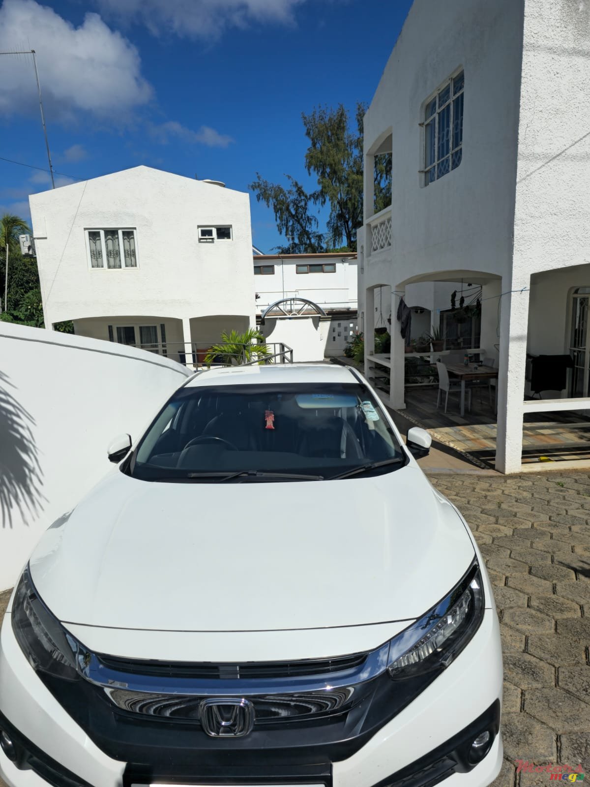 2019' Honda Civic Executive photo #2