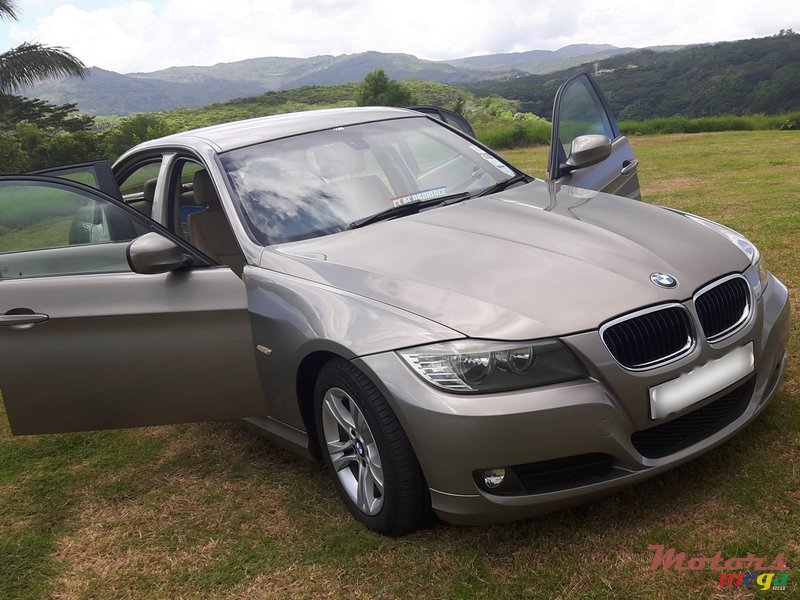 2011' BMW 3 Series 320i LCI photo #1