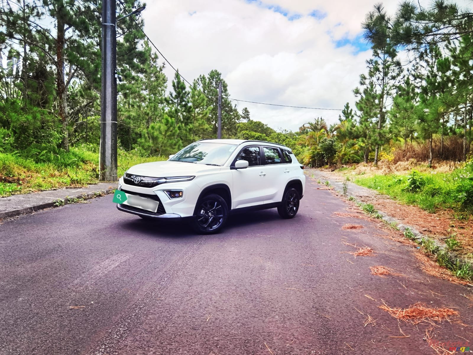 2024' Toyota Urban Cruiser photo #2