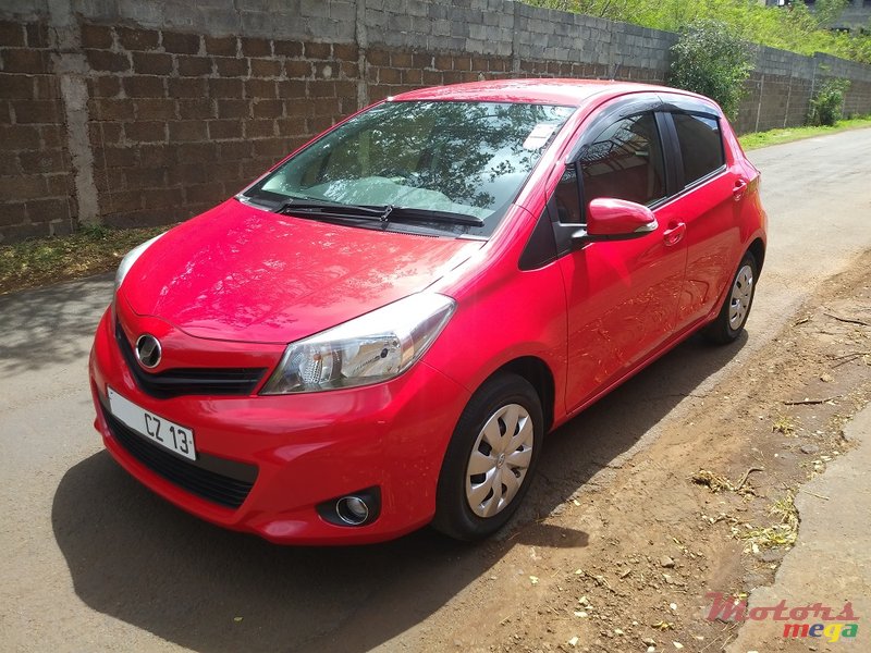 2013' Toyota Vitz 1.3 U package photo #1