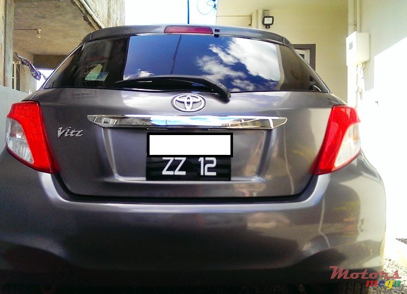 2012' Toyota Vitz photo #2