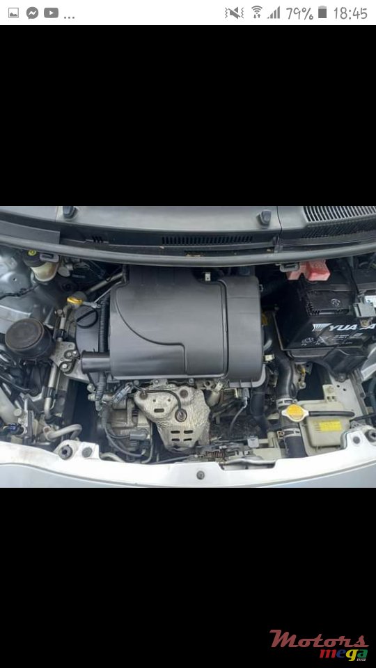 2008' Toyota Vitz photo #2