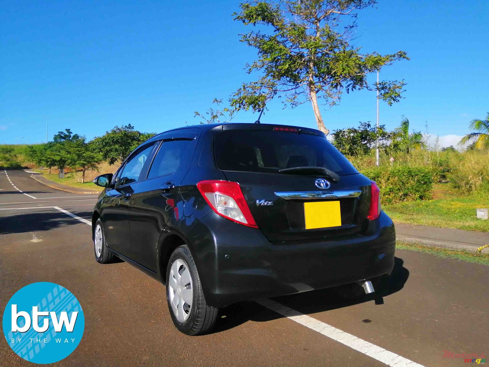 2014' Toyota Vitz photo #2