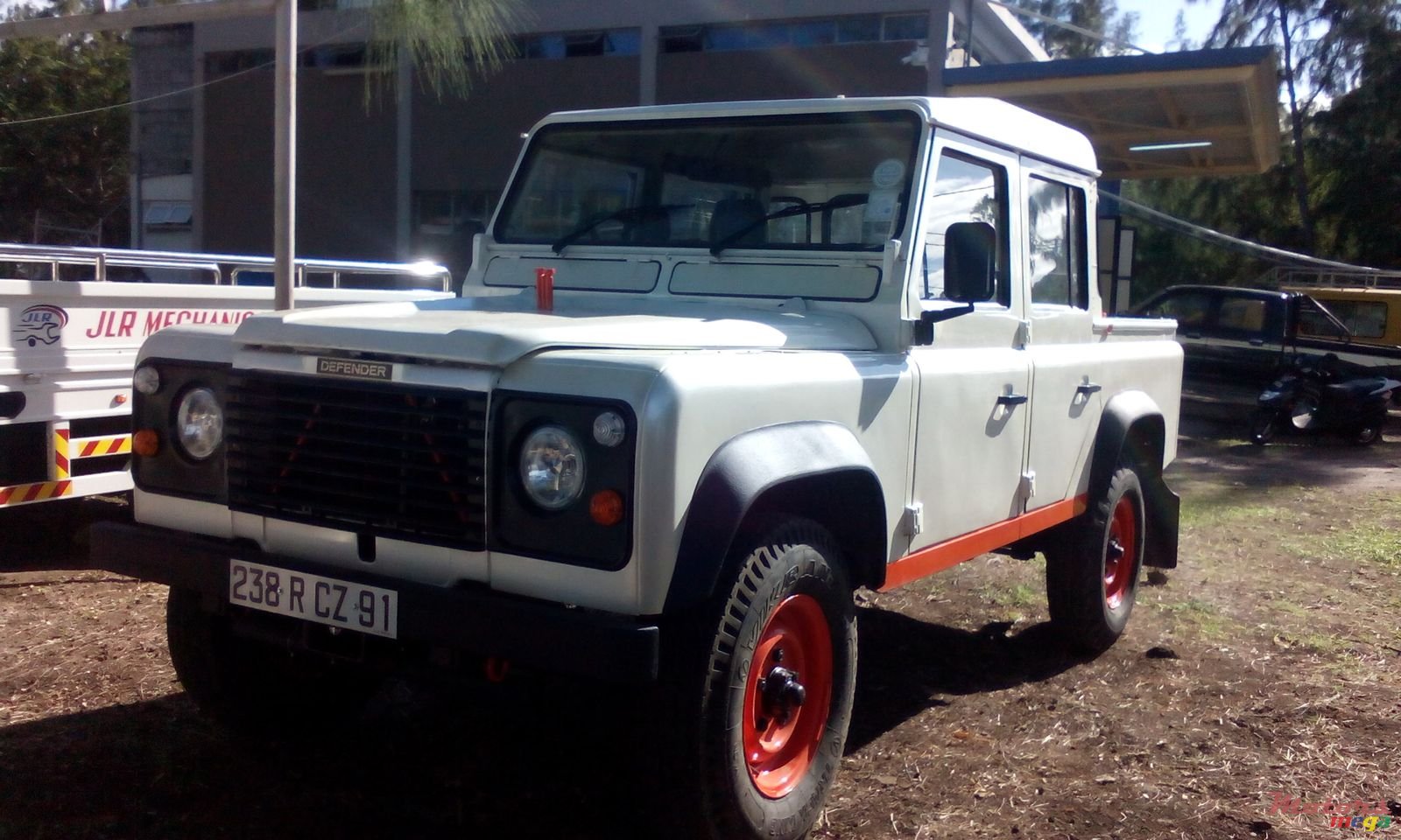 1991' Land Rover Defender 110 photo #1