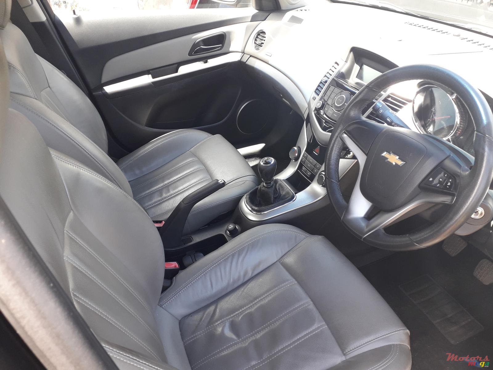 2012' Chevrolet Cruze Manual photo #2