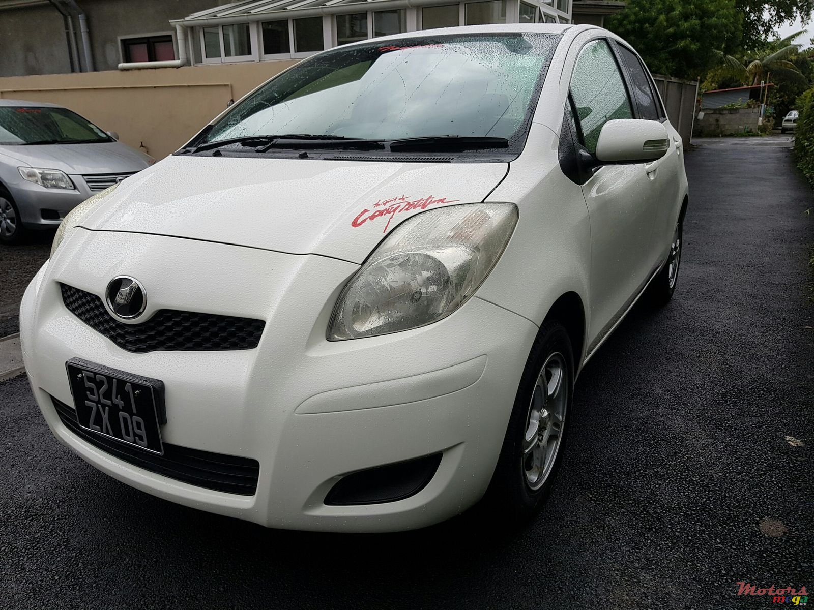 2009' Toyota Vitz auto photo #1