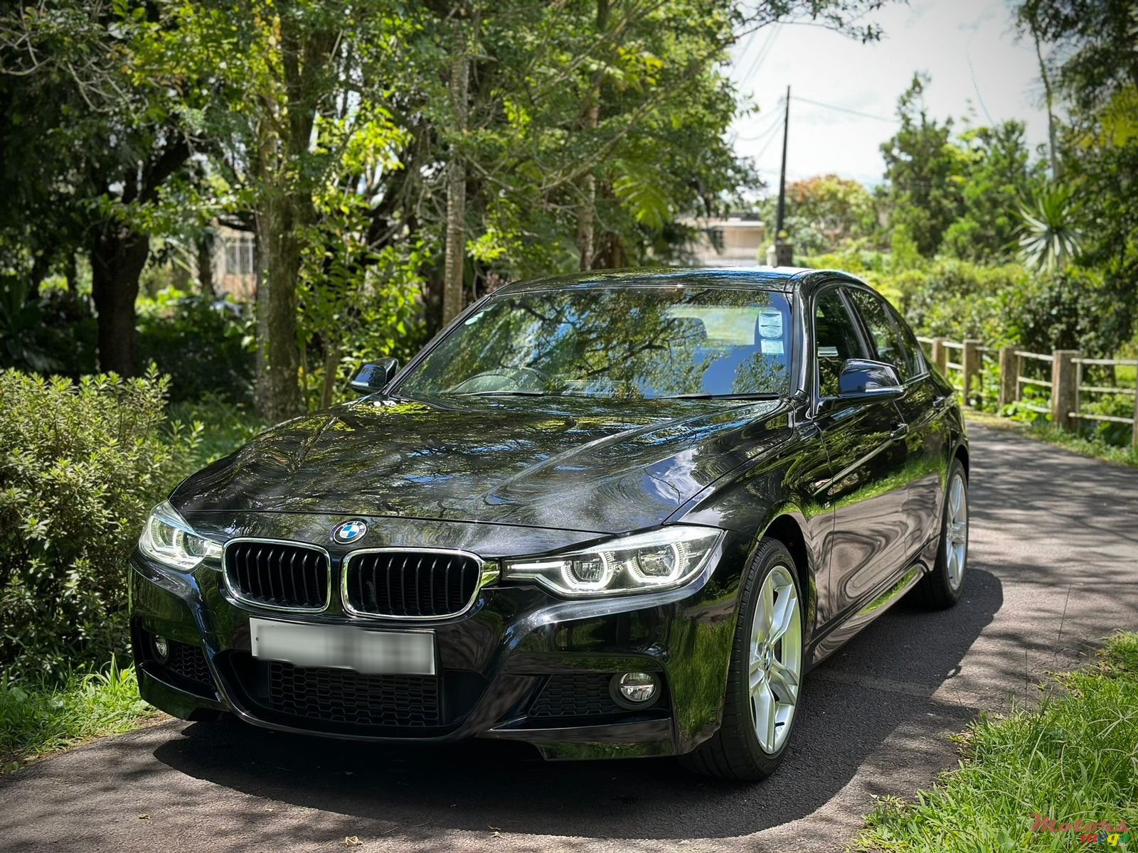 2016' BMW 318i M sport photo #2