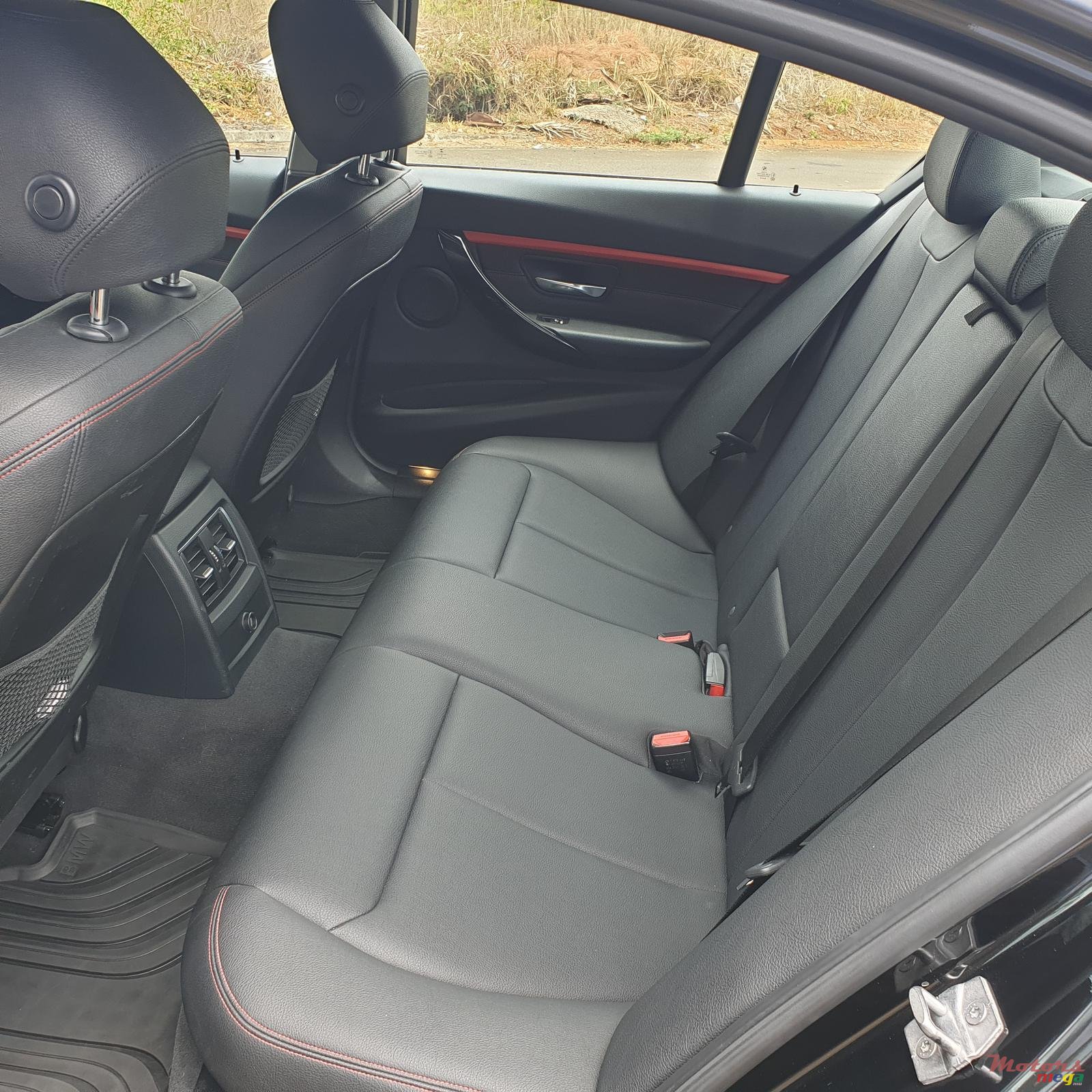 2017' BMW 3 Series photo #4