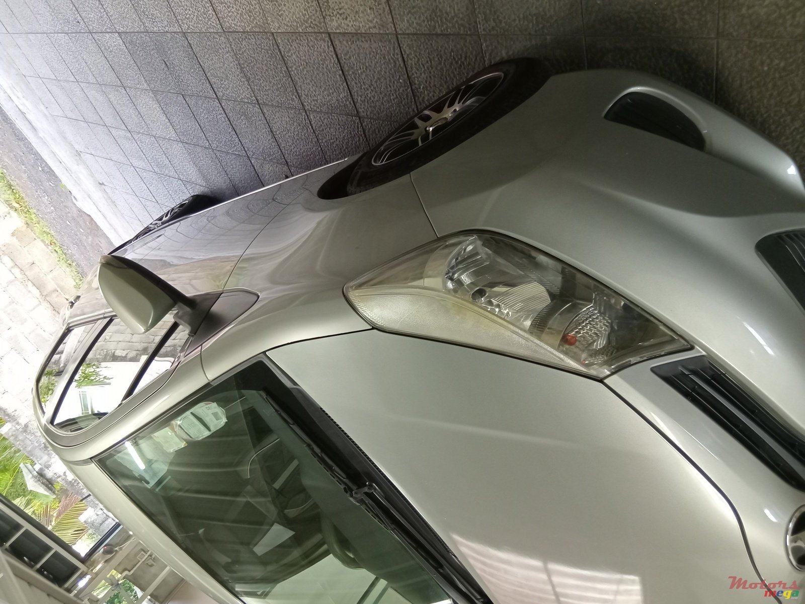 2013' Toyota Vitz None photo #2