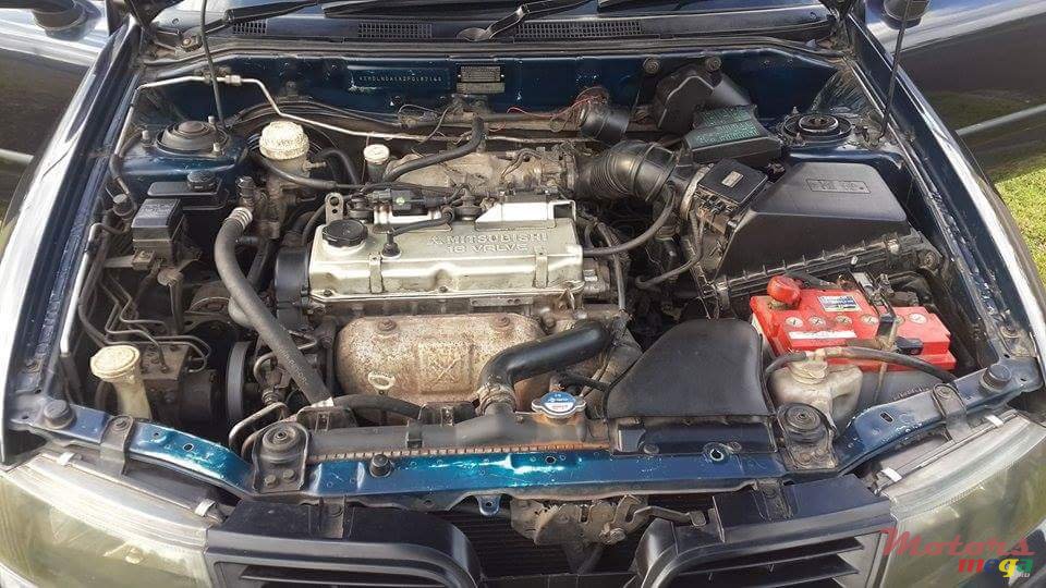 2002' Mitsubishi Carisma photo #7