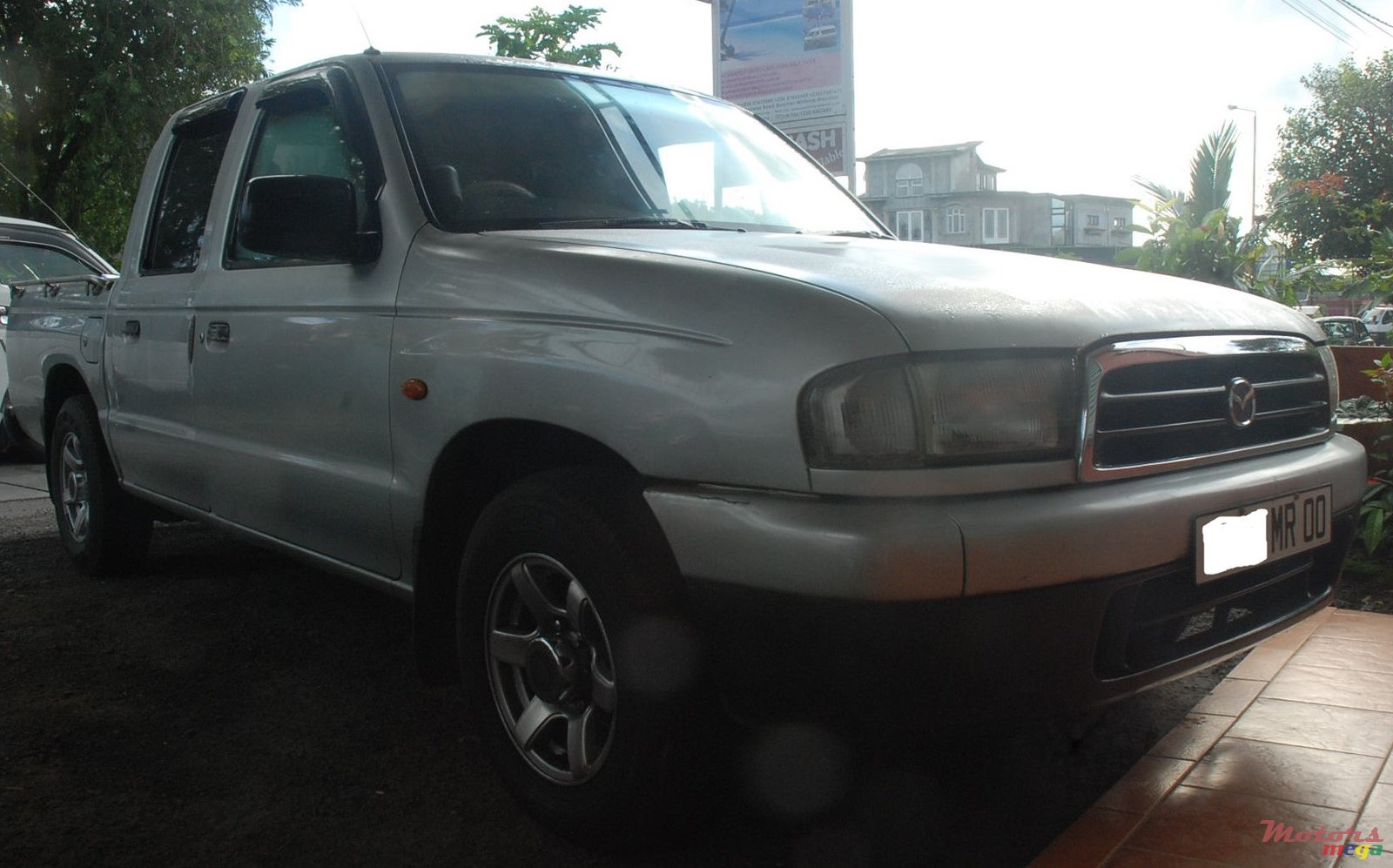 2000' Mazda B2500 photo #1