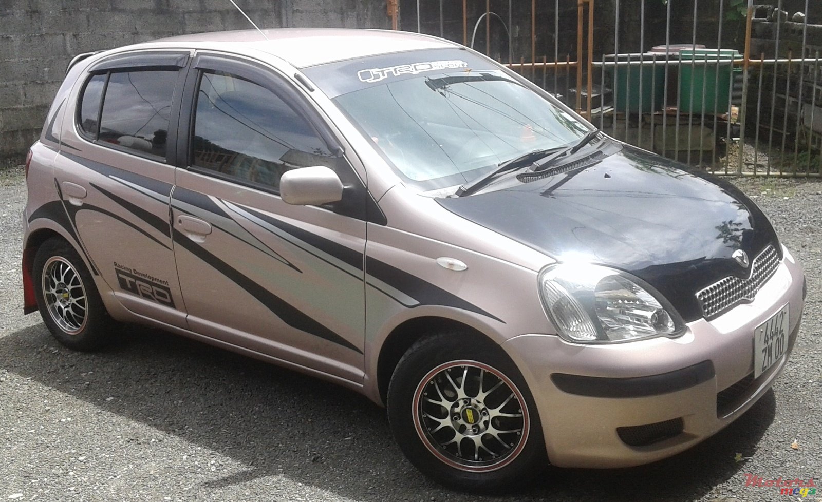 2000' Toyota Vitz photo #1