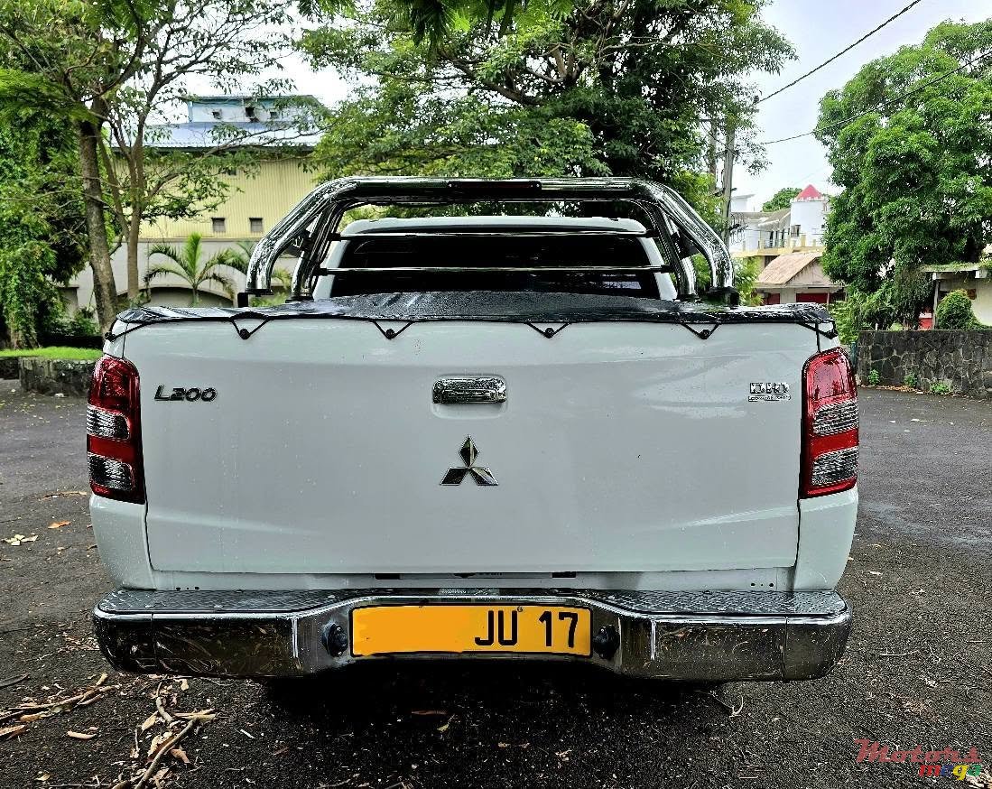 2017' Mitsubishi L200 photo #3